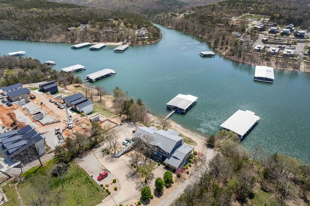 218 Vacation Ln 7, Reeds Spring, MO 65737