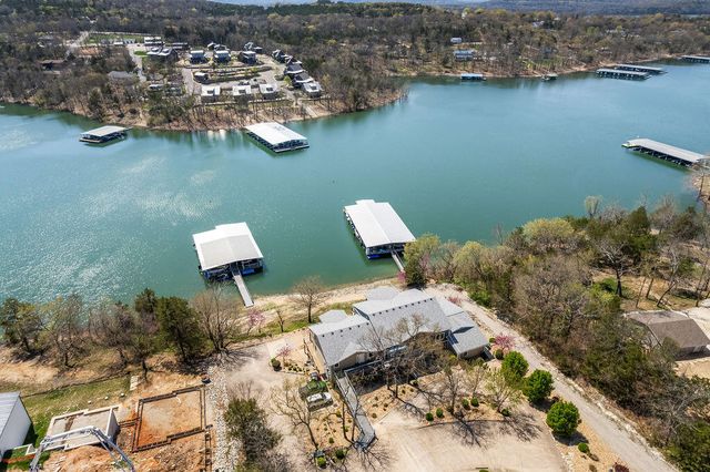 218 Vacation Ln 7, Reeds Spring, MO 65737