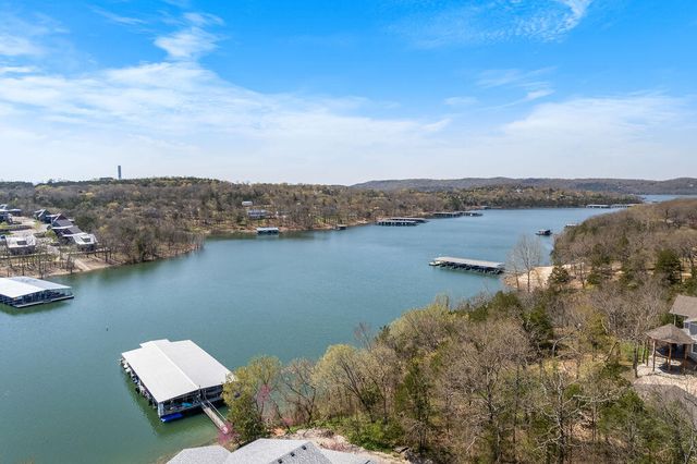 218 Vacation Ln 7, Reeds Spring, MO 65737