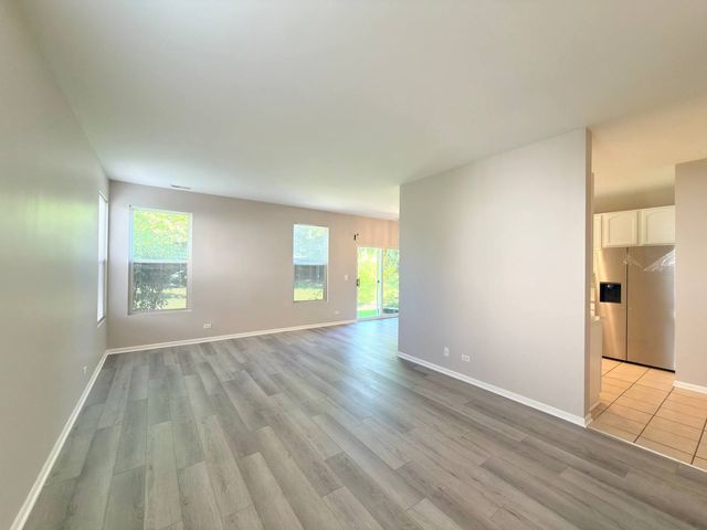 3989 BLACKSTONE Drive 3989, Aurora, IL 60504
