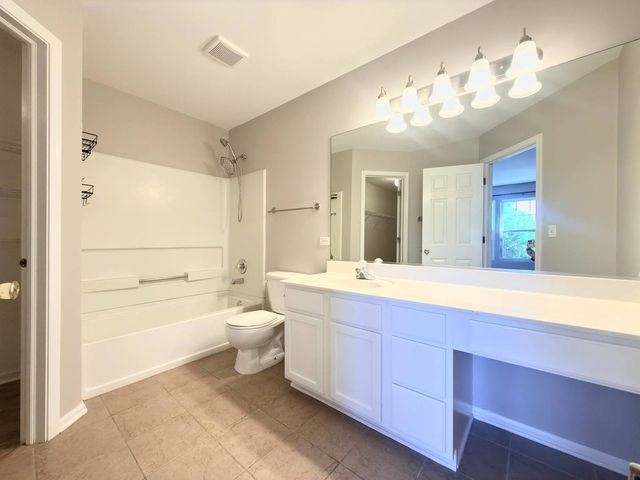 3989 BLACKSTONE Drive 3989, Aurora, IL 60504