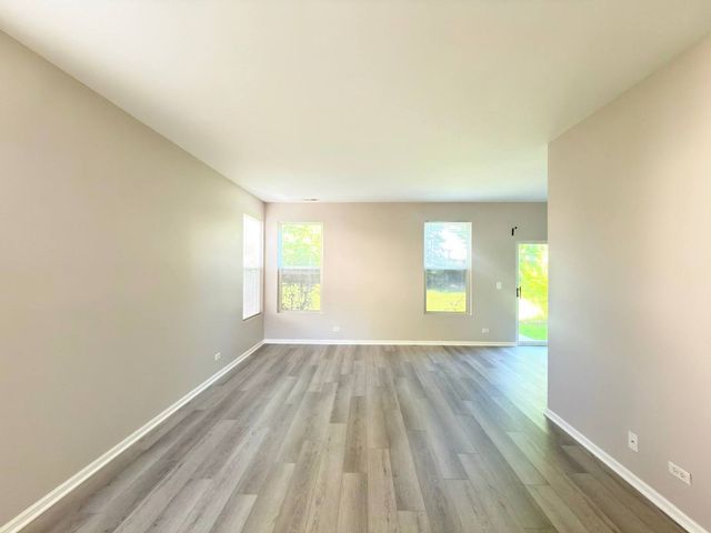 3989 BLACKSTONE Drive 3989, Aurora, IL 60504