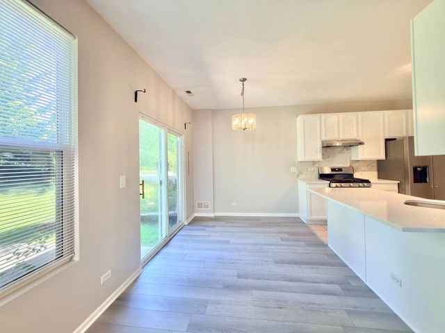 3989 BLACKSTONE Drive 3989, Aurora, IL 60504
