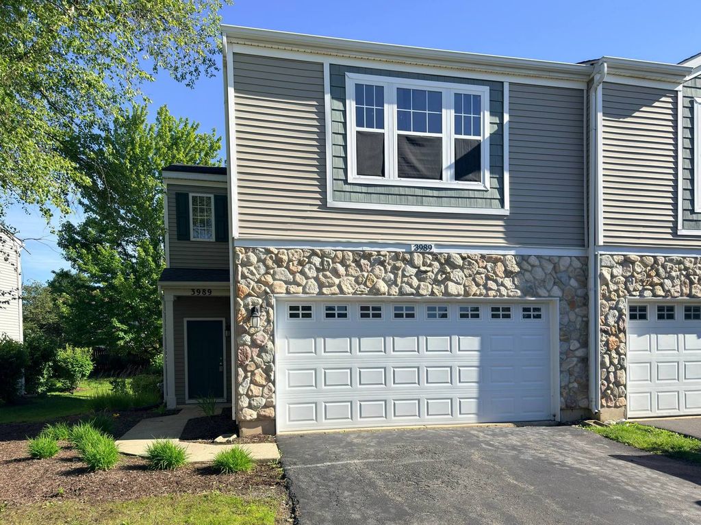 3989 BLACKSTONE Drive 3989, Aurora, IL 60504