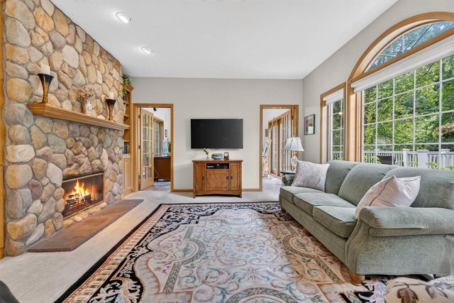 1411 Windy Knoll DRIVE, Hubertus, WI 53033
