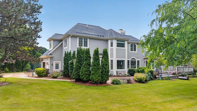 1411 Windy Knoll DRIVE, Hubertus, WI 53033
