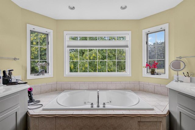 1411 Windy Knoll DRIVE, Hubertus, WI 53033
