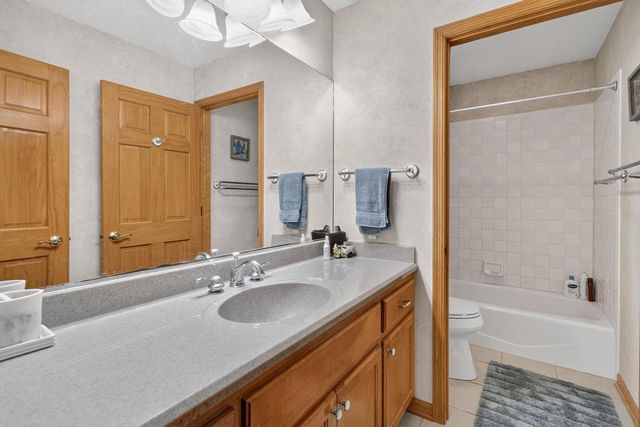 1411 Windy Knoll DRIVE, Hubertus, WI 53033