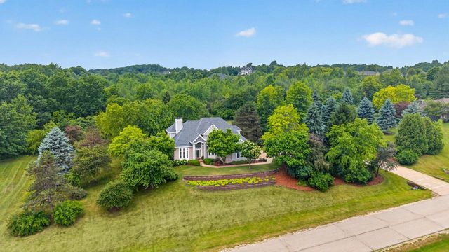 1411 Windy Knoll DRIVE, Hubertus, WI 53033