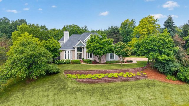 1411 Windy Knoll DRIVE, Hubertus, WI 53033