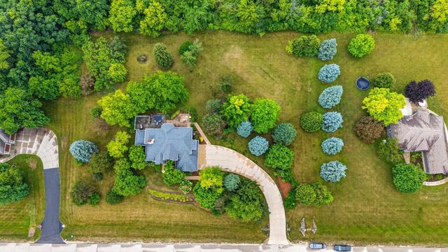 1411 Windy Knoll DRIVE, Hubertus, WI 53033