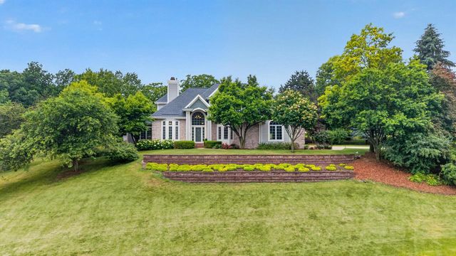 1411 Windy Knoll DRIVE, Hubertus, WI 53033
