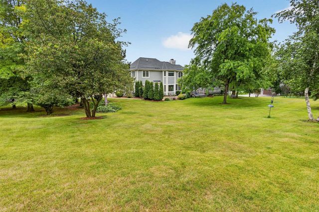 1411 Windy Knoll DRIVE, Hubertus, WI 53033