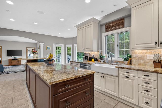 1411 Windy Knoll DRIVE, Hubertus, WI 53033