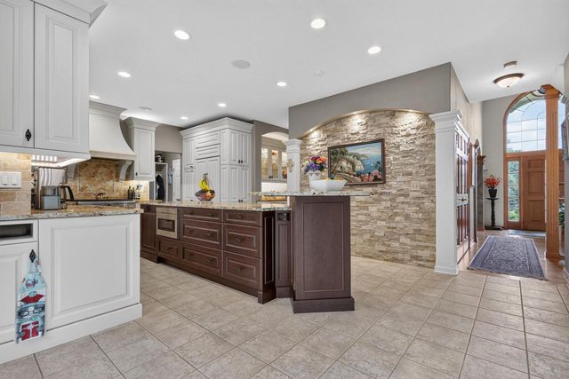 1411 Windy Knoll DRIVE, Hubertus, WI 53033