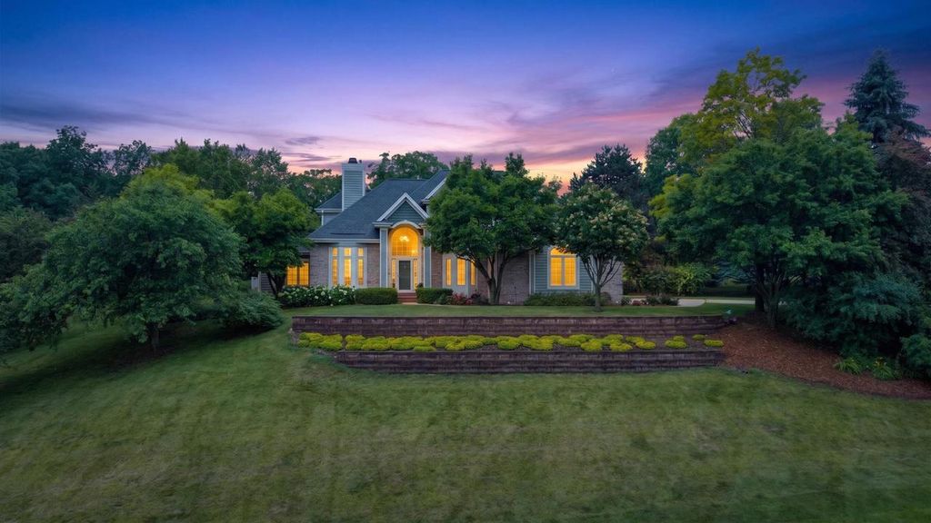 1411 Windy Knoll DRIVE, Hubertus, WI 53033