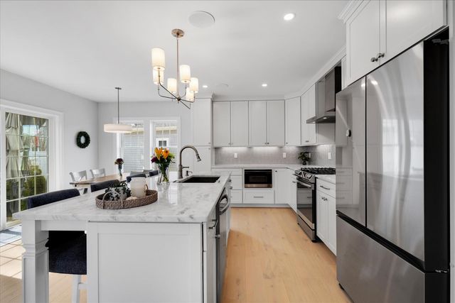 4 Cobblestone Circle, Mashpee, MA 02649