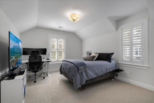 4 Cobblestone Circle, Mashpee, MA 02649