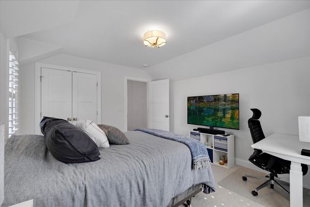 4 Cobblestone Circle, Mashpee, MA 02649