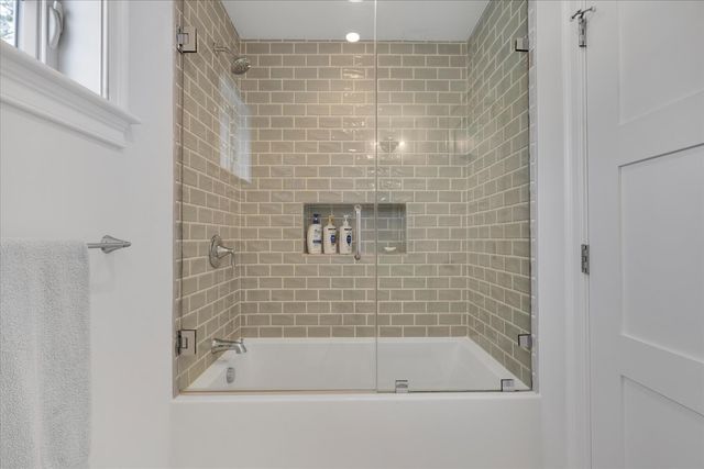 4 Cobblestone Circle, Mashpee, MA 02649