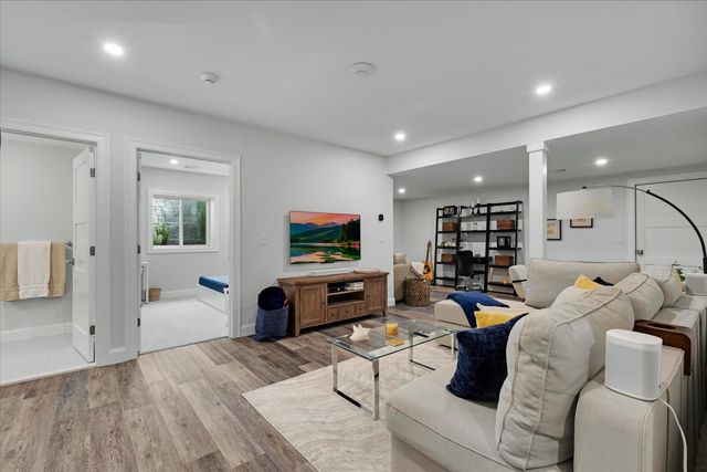 4 Cobblestone Circle, Mashpee, MA 02649