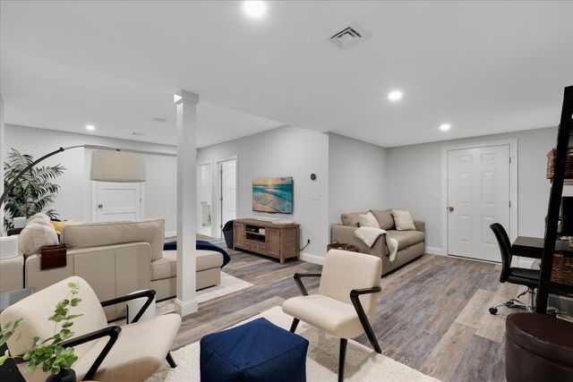 4 Cobblestone Circle, Mashpee, MA 02649