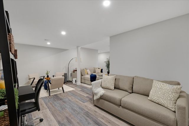 4 Cobblestone Circle, Mashpee, MA 02649