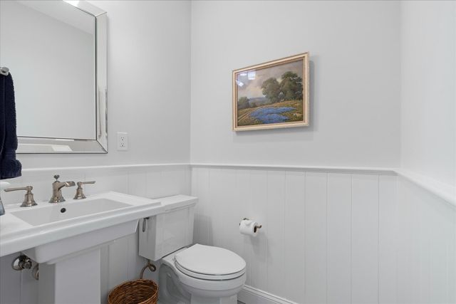 4 Cobblestone Circle, Mashpee, MA 02649