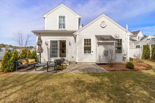 4 Cobblestone Circle, Mashpee, MA 02649