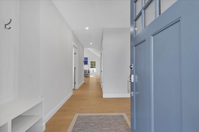 4 Cobblestone Circle, Mashpee, MA 02649