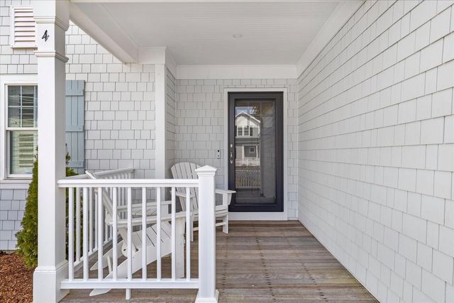 4 Cobblestone Circle, Mashpee, MA 02649