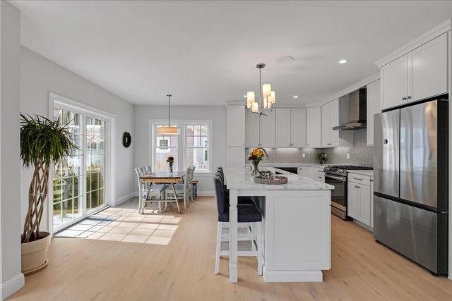 4 Cobblestone Circle, Mashpee, MA 02649