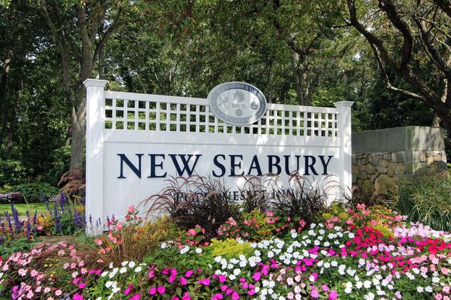 4 Cobblestone Circle, Mashpee, MA 02649