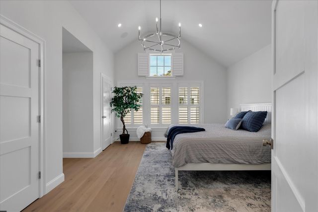 4 Cobblestone Circle, Mashpee, MA 02649