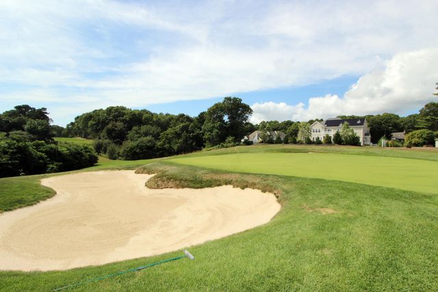 4 Cobblestone Circle, Mashpee, MA 02649