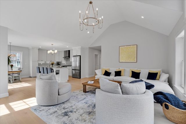 4 Cobblestone Circle, Mashpee, MA 02649