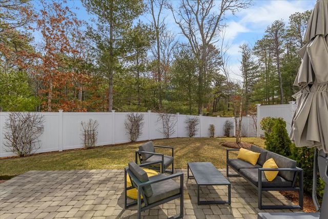 4 Cobblestone Circle, Mashpee, MA 02649