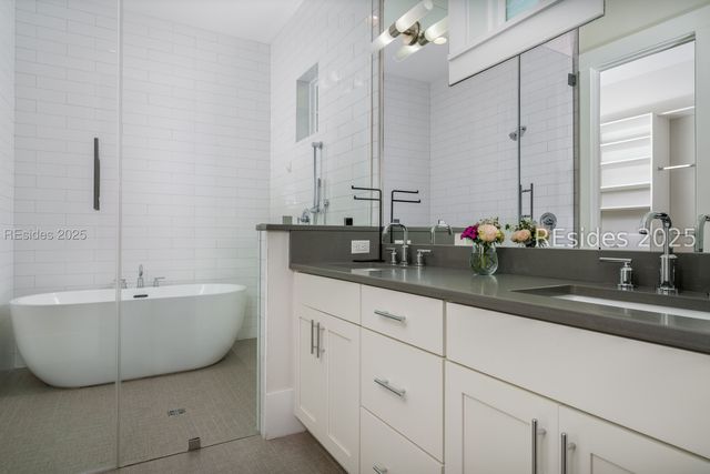 2 Thunderstorm Ln, Bluffton, SC 29910