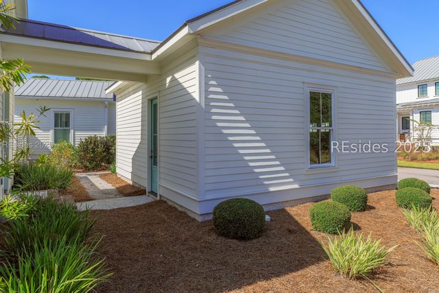 2 Thunderstorm Ln, Bluffton, SC 29910