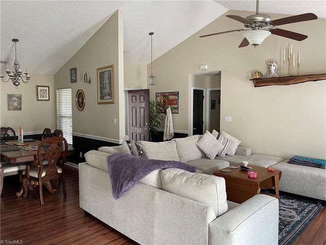 705 eagle point Drive, Kernersville, NC 27284