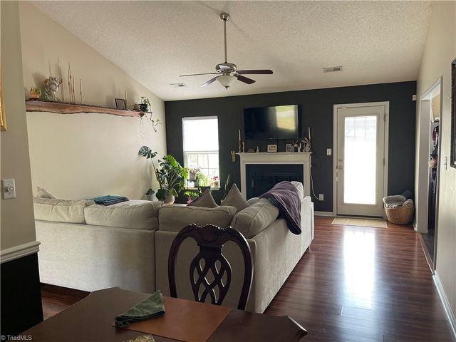 705 eagle point Drive, Kernersville, NC 27284