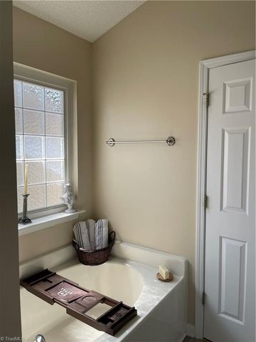 705 eagle point Drive, Kernersville, NC 27284