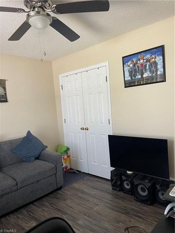 705 eagle point Drive, Kernersville, NC 27284