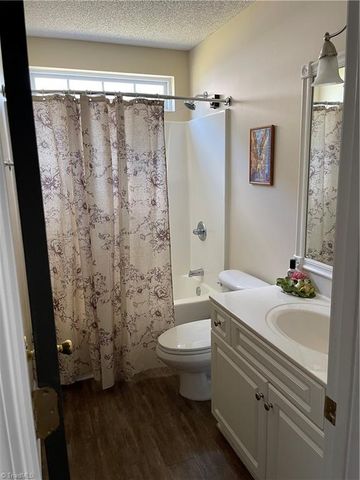 705 eagle point Drive, Kernersville, NC 27284