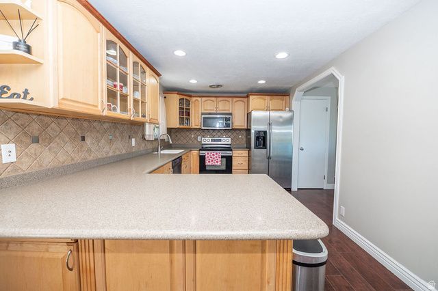 781 LAVINA DR, South Ogden, UT 84403