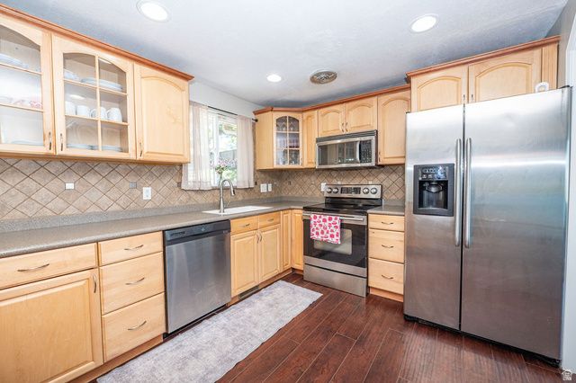 781 LAVINA DR, South Ogden, UT 84403