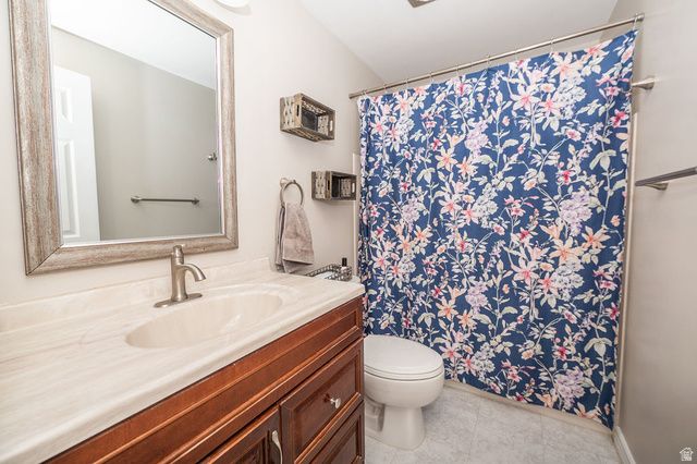 781 LAVINA DR, South Ogden, UT 84403