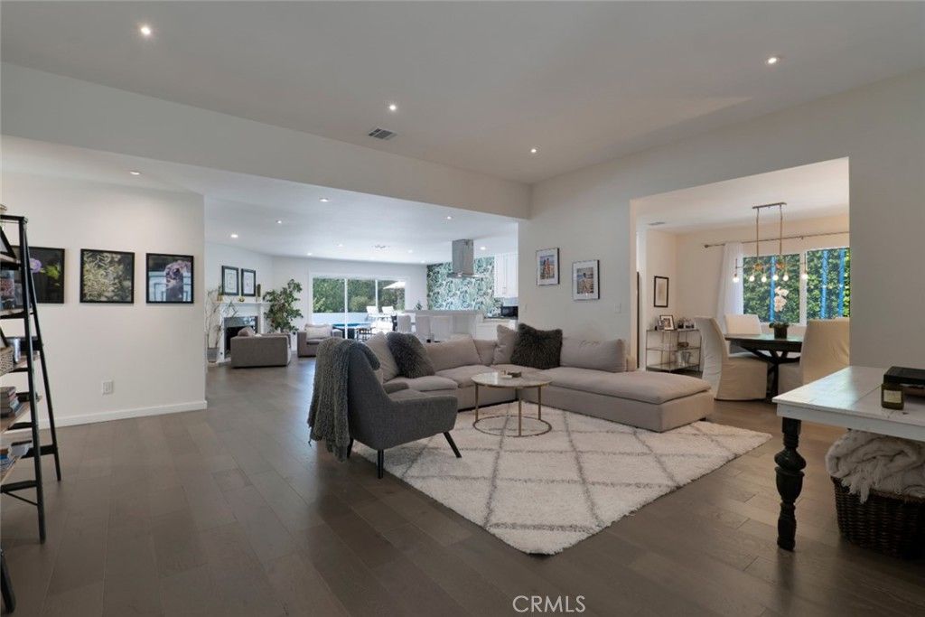 4527 Santa Lucia Drive, Woodland Hills, CA 91364 — photo 2
