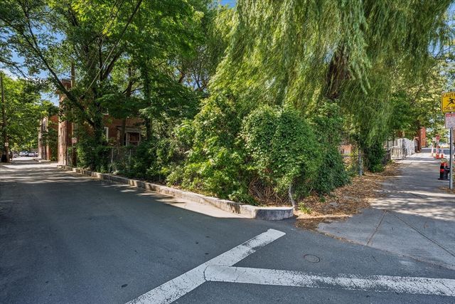 10 Eldridge Pl, Chelsea, MA 02150