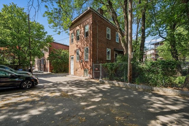 10 Eldridge Pl, Chelsea, MA 02150